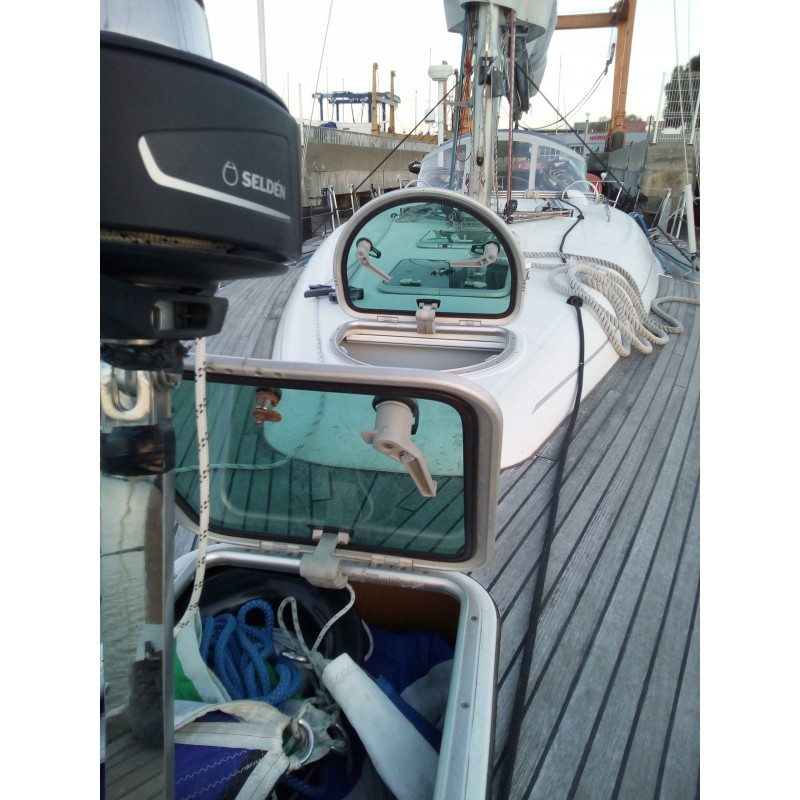 Passauomo anteriore in vetro First 47.7 Beneteau