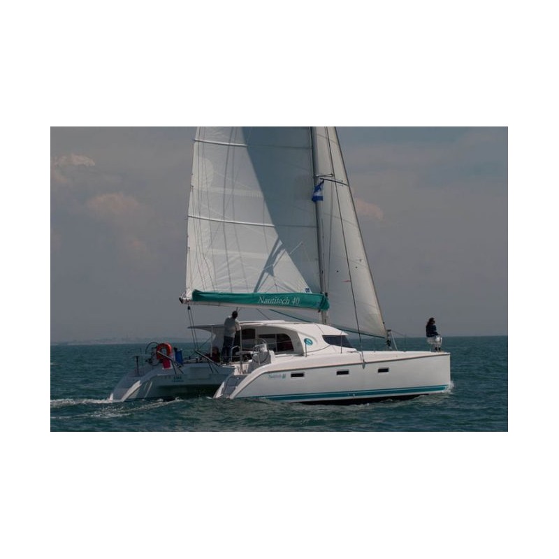 Nautitech 40 hublot de pont