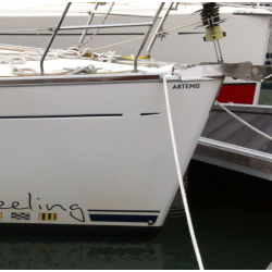 Nom de bateau sur la proue...