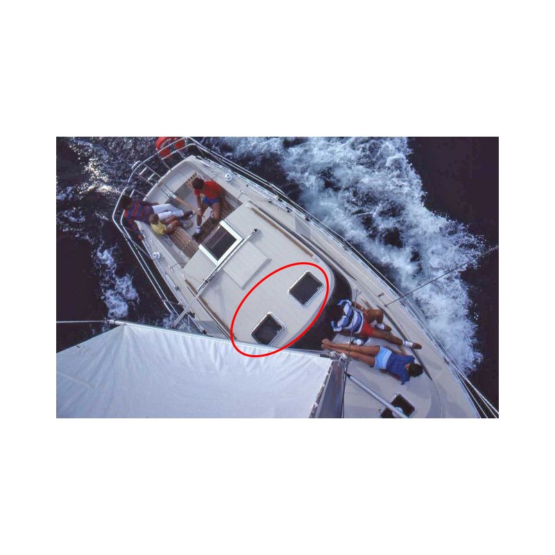 Deck porthole for an Evasion 29