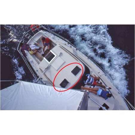 Deck porthole for an Evasion 29