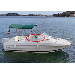 Parabrezza su ciascun lato del Leader 550 Jeanneau