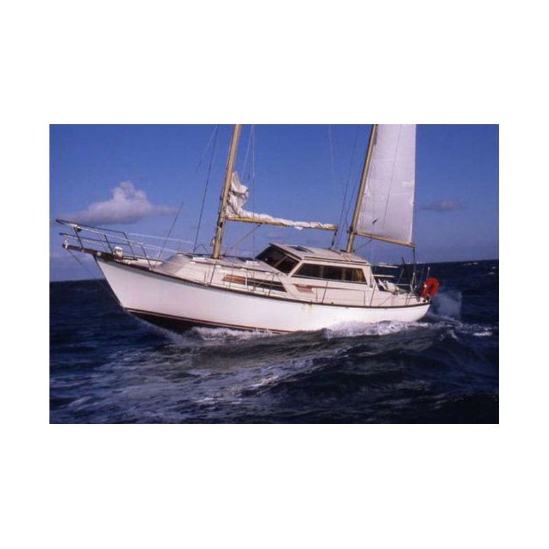 Evasion 32 large saloon porthole