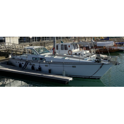 Jeanneau Dynamic 58 side glazing helm station