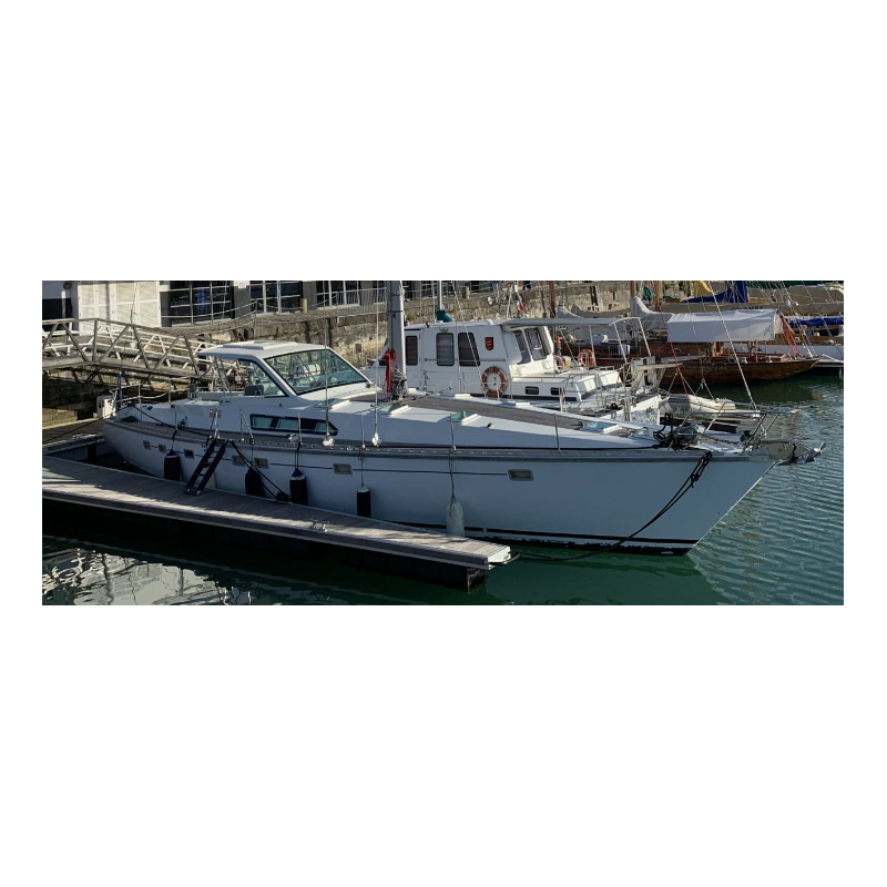 Jeanneau Dynamic 58 side glazing helm station