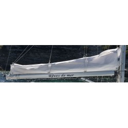 Nom de bateau sur la bôme en adhésif