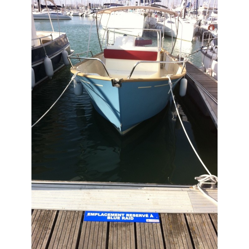 Nom de bateau sur le ponton